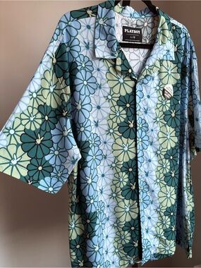 Playboy Retro Floral Button Up Shirt NWOT Men’s Size Large Resort Vegas Y2K Vibe